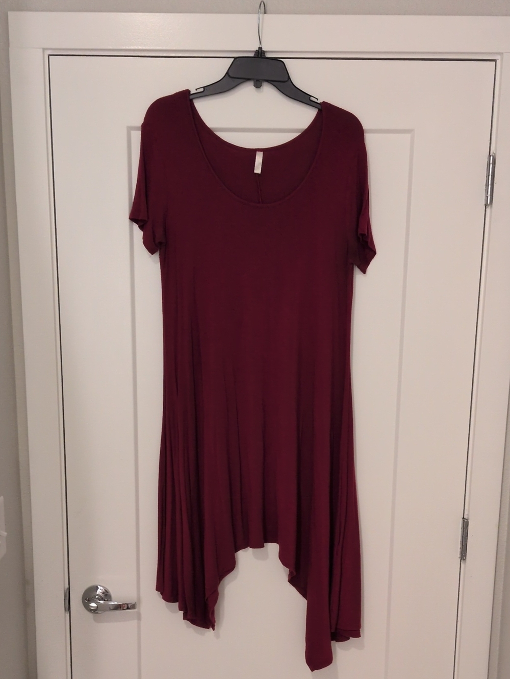 Flowy Scoop-Neck Short Sleeve Dress in Burgundy